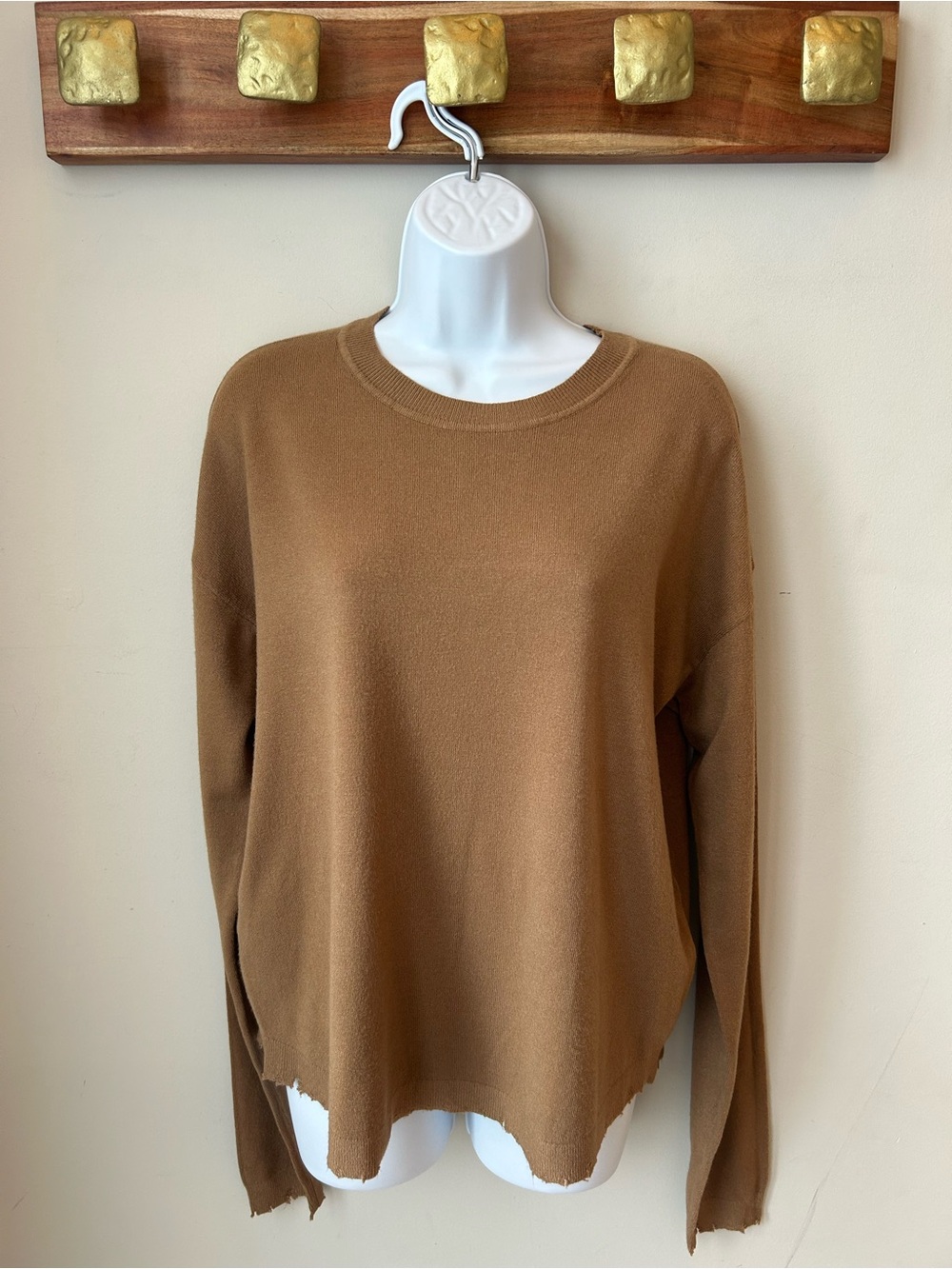 BNWT Charlie B Distressed Hem Camel Lightweight Knit Sweater Boho Size Large